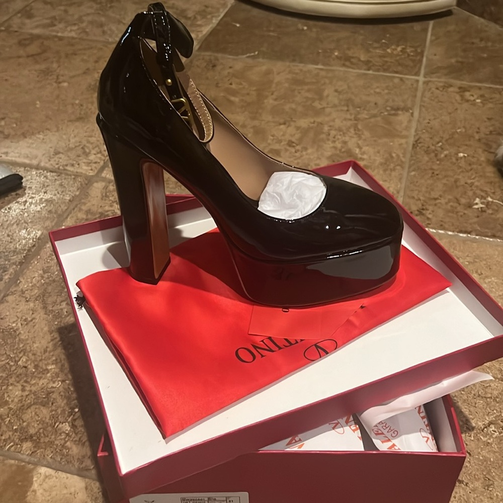 Mary Jane platform designer pumps- black size 41